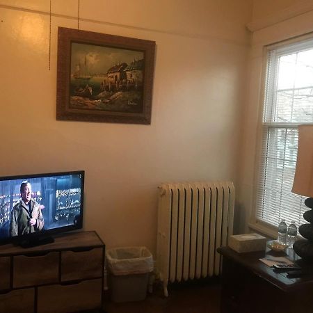 5 Star Victorian Mansion-Downtown No Locals Bed and Breakfast Erie Buitenkant foto