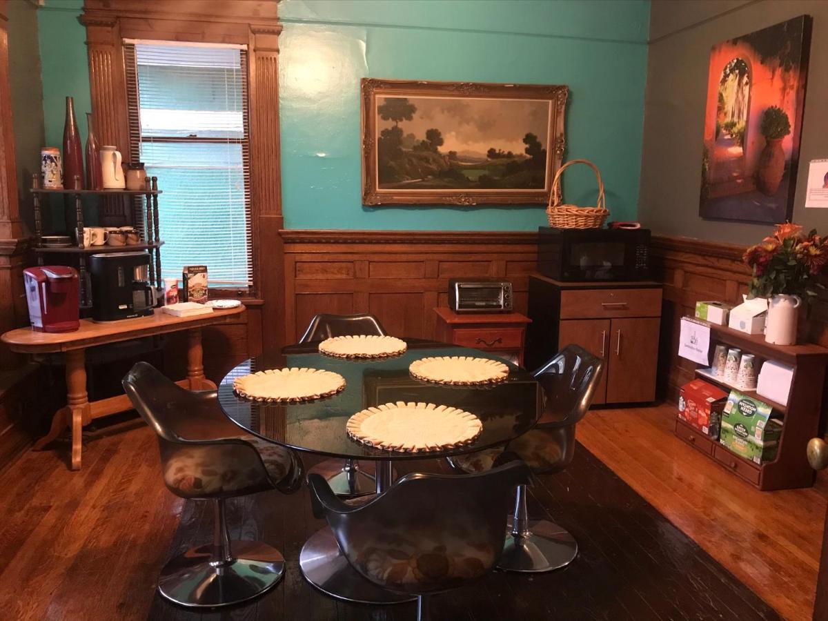 5 Star Victorian Mansion-Downtown No Locals Bed and Breakfast Erie Buitenkant foto