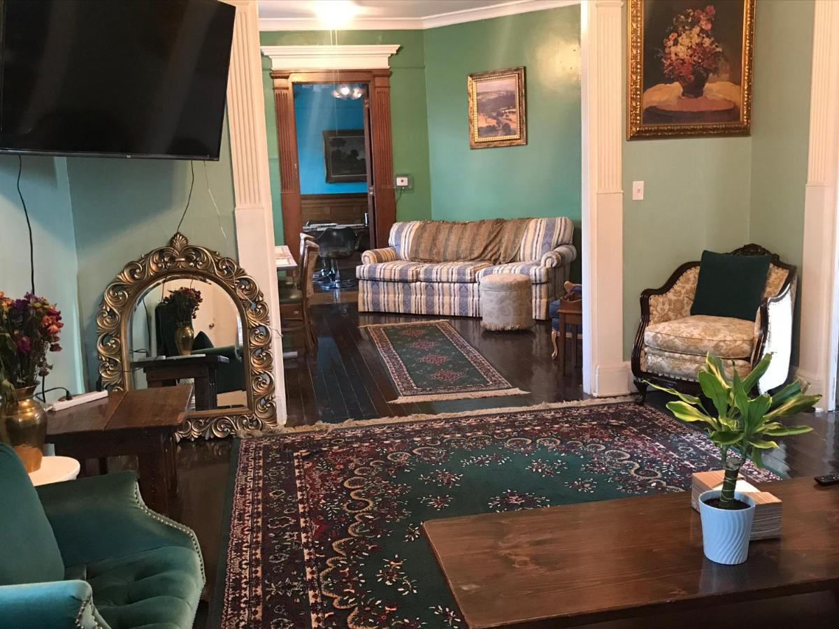 5 Star Victorian Mansion-Downtown No Locals Bed and Breakfast Erie Buitenkant foto