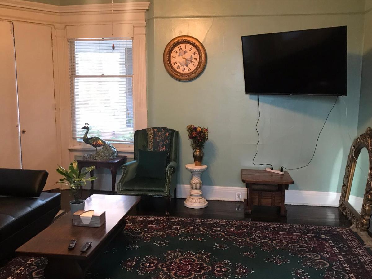5 Star Victorian Mansion-Downtown No Locals Bed and Breakfast Erie Buitenkant foto