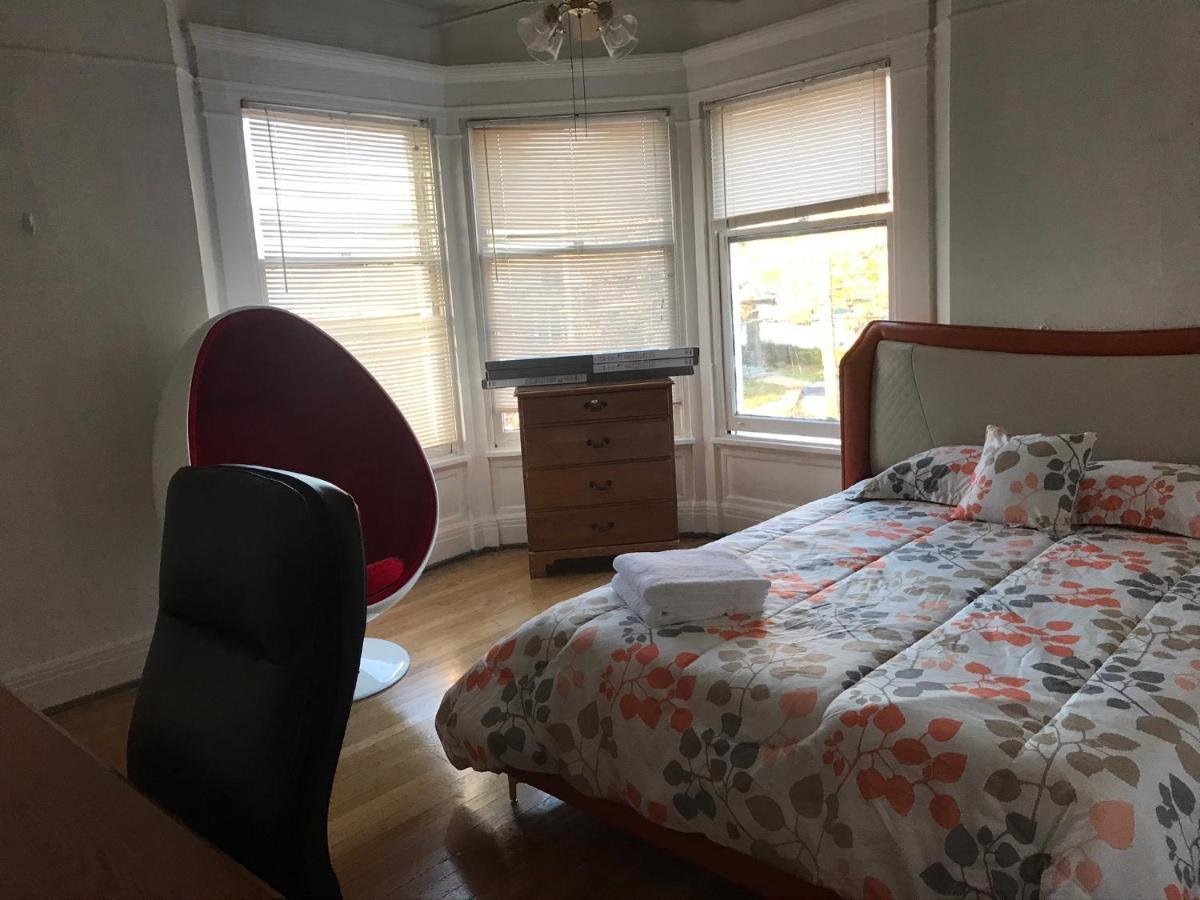 5 Star Victorian Mansion-Downtown No Locals Bed and Breakfast Erie Buitenkant foto