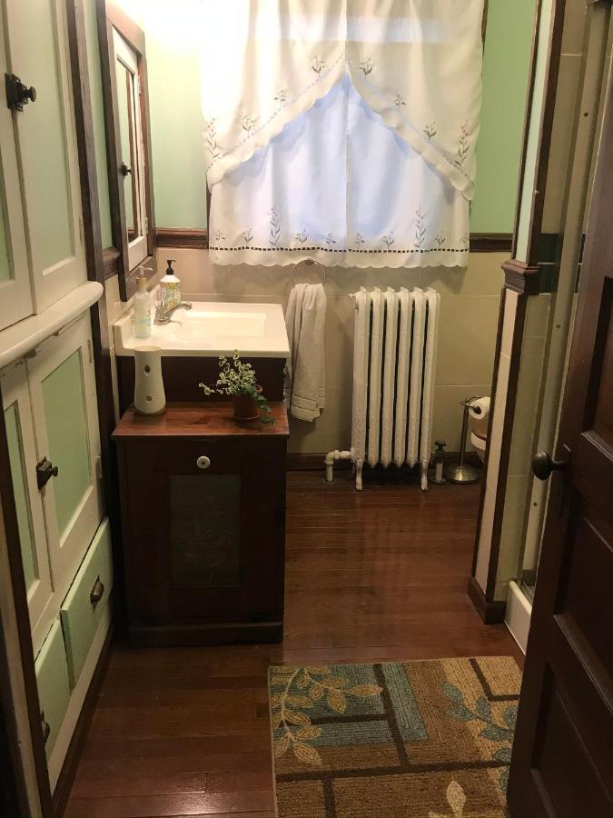 5 Star Victorian Mansion-Downtown No Locals Bed and Breakfast Erie Buitenkant foto