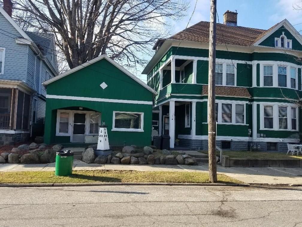 5 Star Victorian Mansion-Downtown No Locals Bed and Breakfast Erie Buitenkant foto